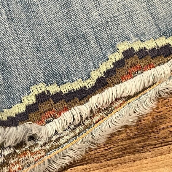 LUCKY BRAND Riley Jean Cut Off Shorts Stretch Denim Embroidered Hem - Picture 2 of 9